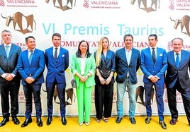 Autoridades y galardonados en los Premios Taurinos de la Generalitat, este martes.