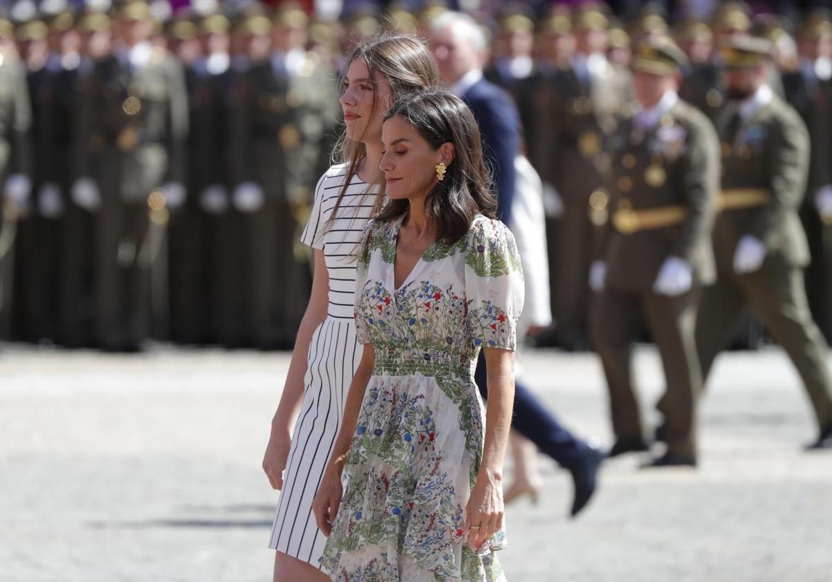 La reina Letizia estrena un vestido comprado en 2020