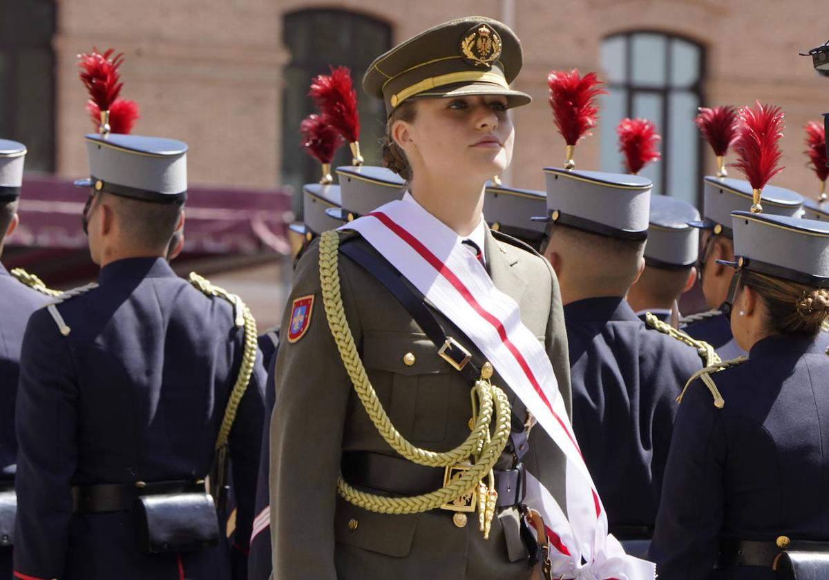 La princesa Leonor recibe la Gran Cruz del Mérito Militar