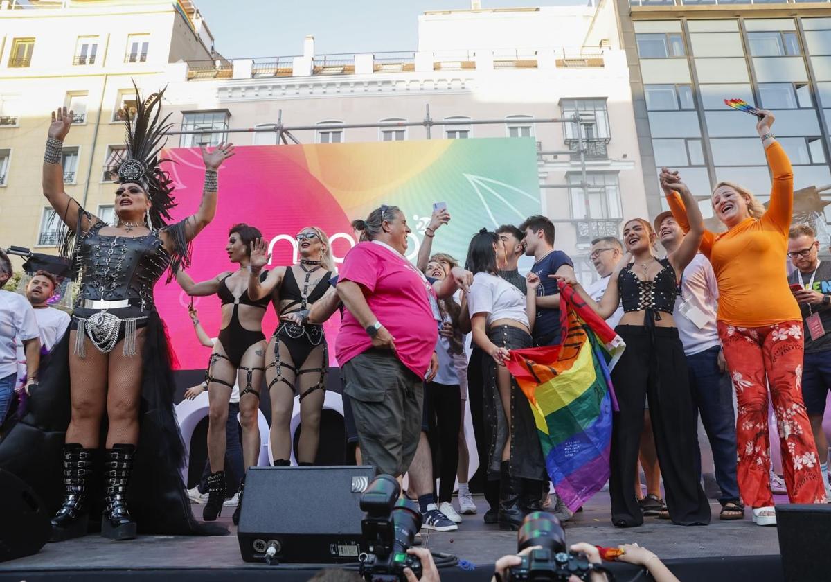 Lectura del pregón de la Fiesta del Orgullo en Madrid, este miércoles.