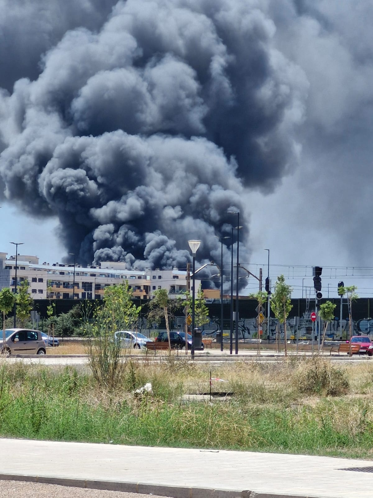 El incendio en una planta de basuras de Silla, en imágenes