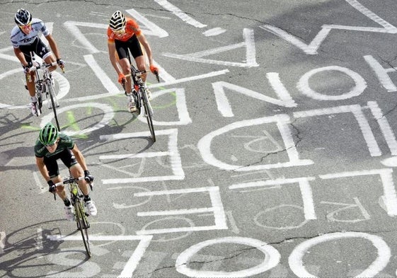 Rolland, Sánchez y Contador durante una etapa del Tour de 2012