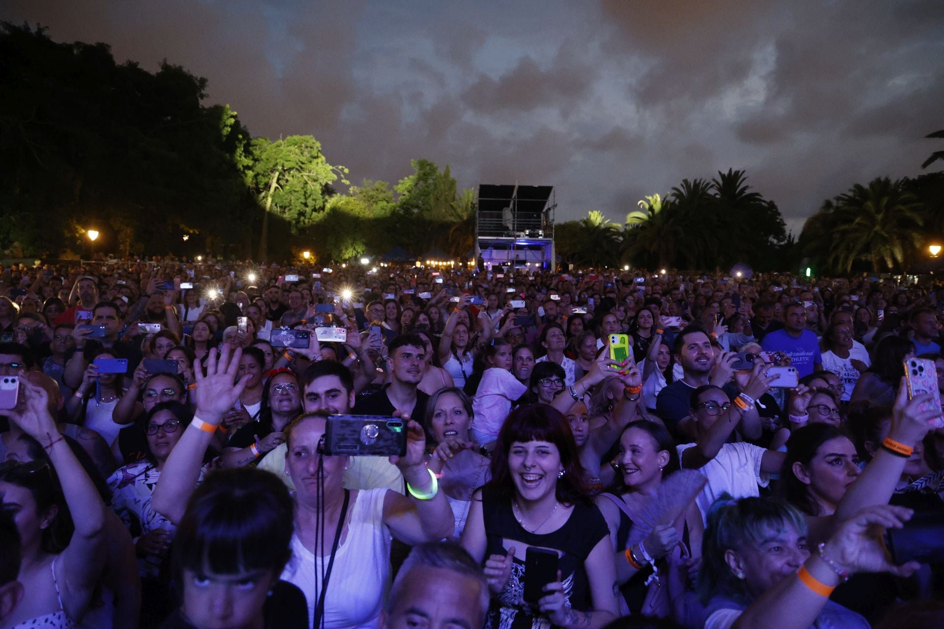 Camela revoluciona Valencia desde Viveros
