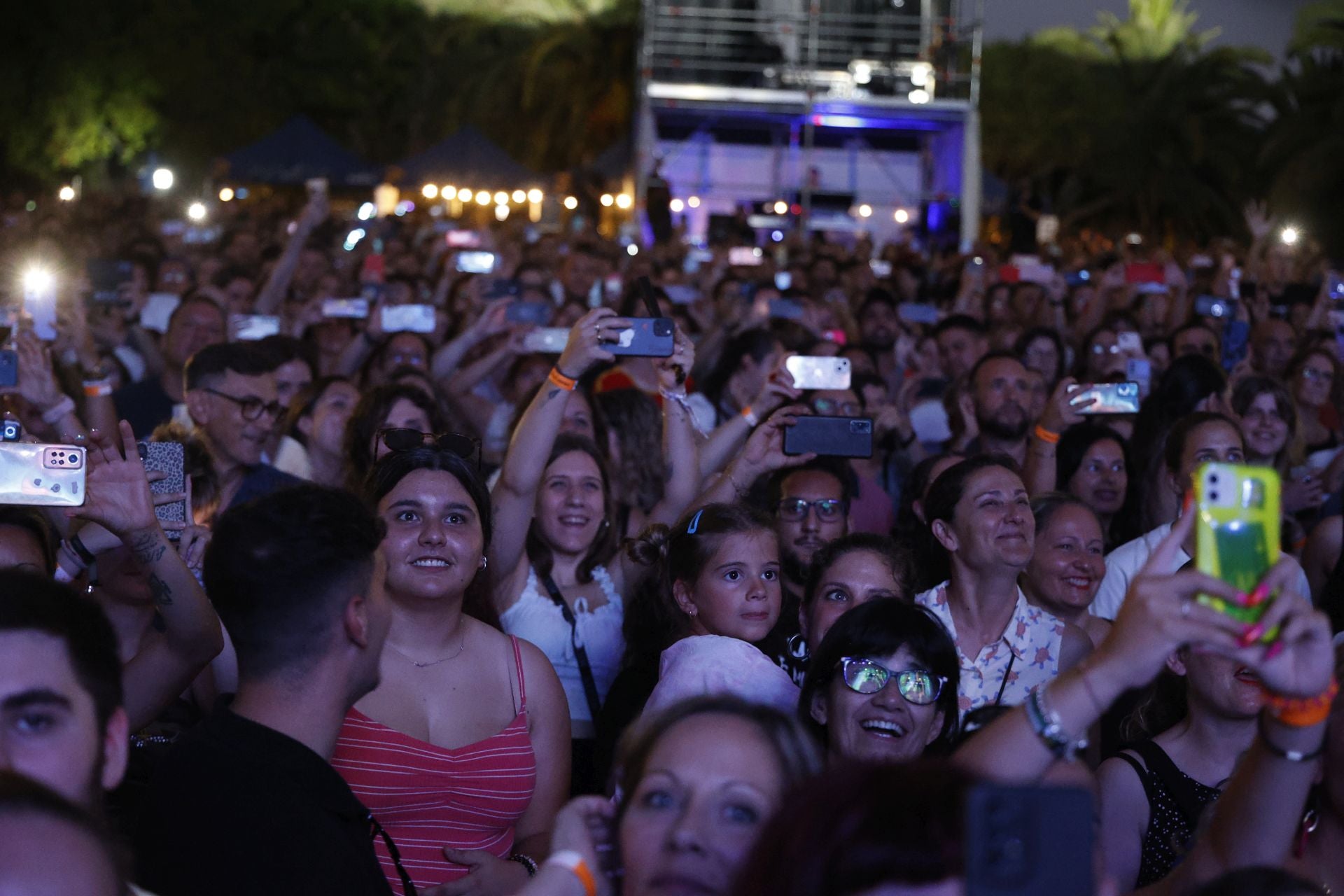 Camela revoluciona Valencia desde Viveros