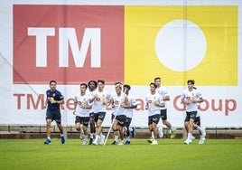 Los jugadores, esta mañana de lunes en Paterna.