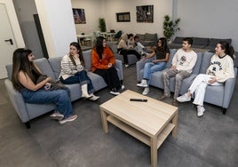 Estudiantes en una residencia durante el curso universitario.