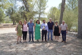 El Comisario de Aguas con algunos de los alcaldes que han asistido a la presentación.