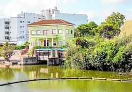 Gola de El Perellonet, donde se aprecian las aguas verdes.