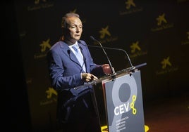 El presidente de la CEV, Salvador Navarro, durante la asamblea.