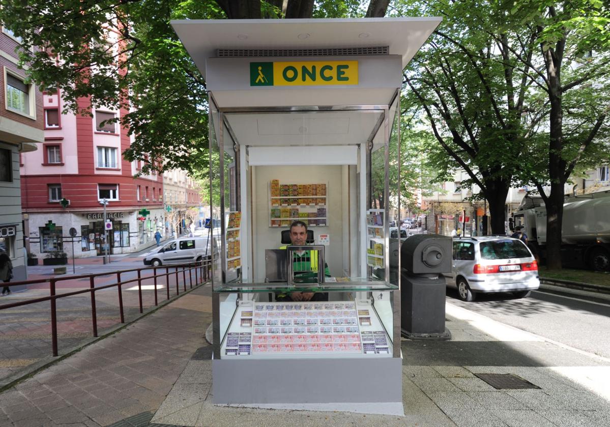 Un kiosco de la ONCE en una imagen de archivo.