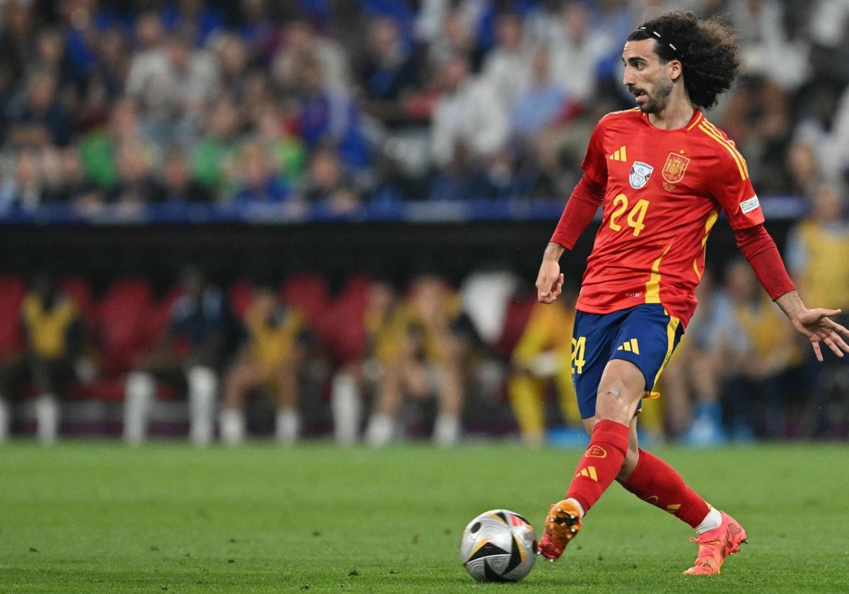 Cucurella, durante el partido contra Francia.