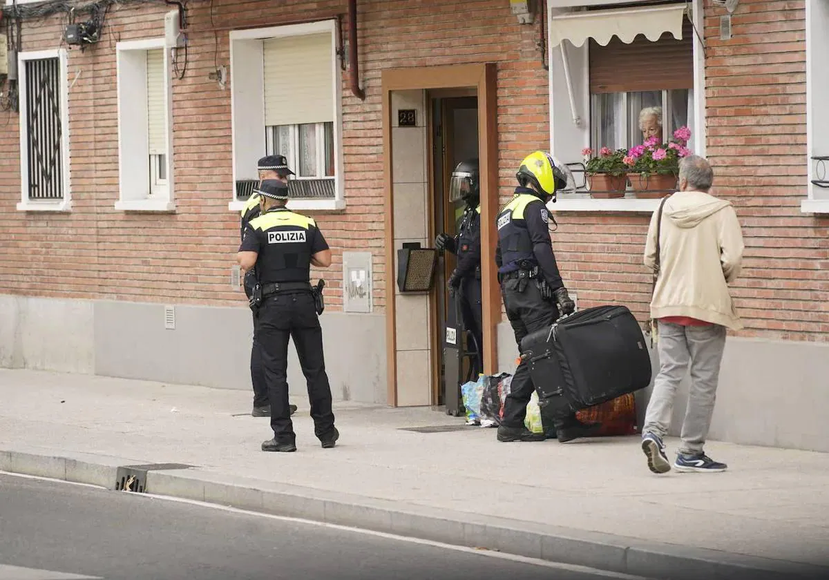 Los vecinos se unen para oponerse al desalojo de un hombre discapacitado y expresan preocupación por su vulnerabilidad.