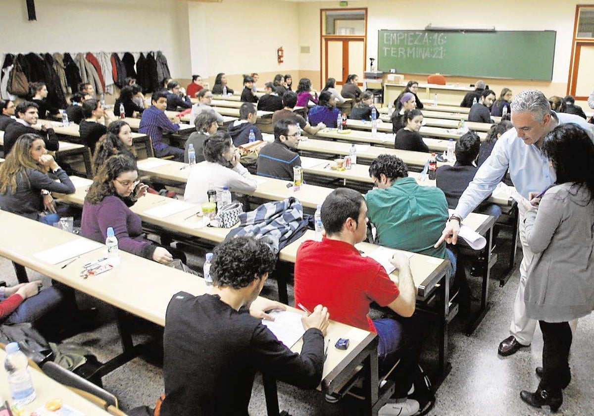 Aspirantes en el examen de acceso al MIR.