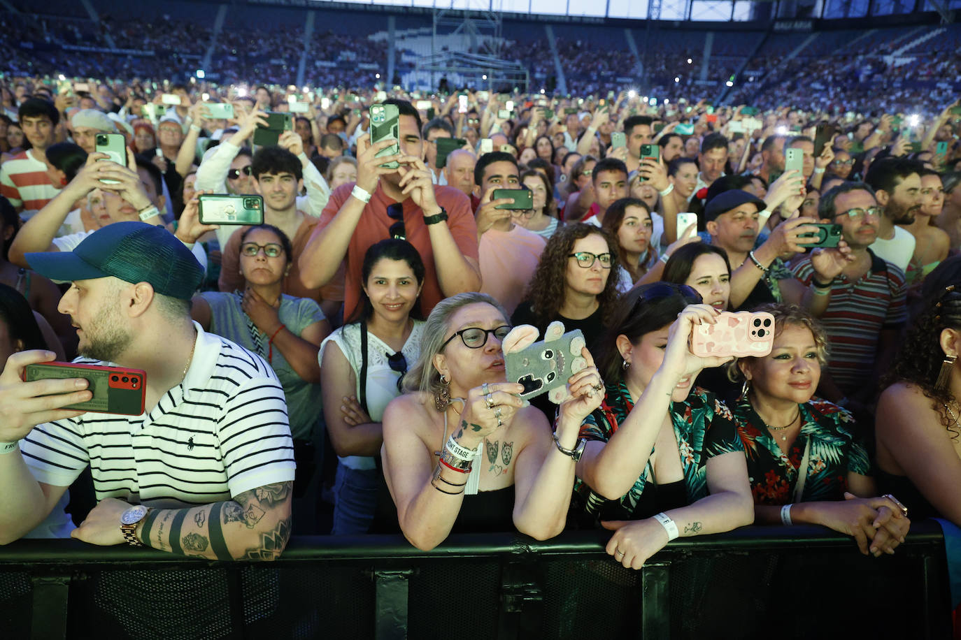 Juan Luis Guerra pone a Valencia a bailar bachata