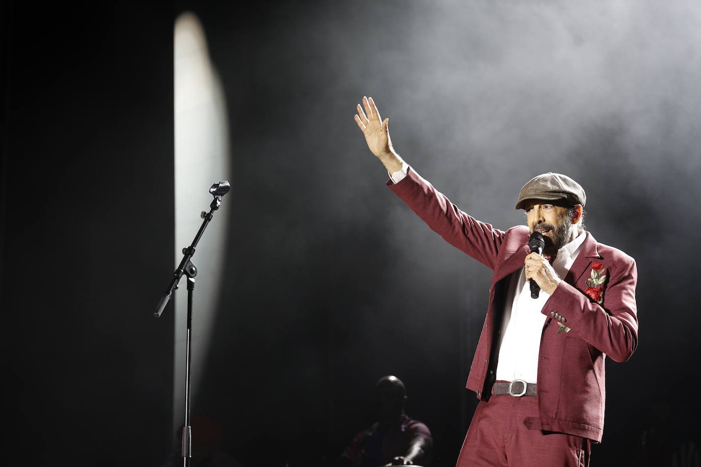 Juan Luis Guerra pone a Valencia a bailar bachata