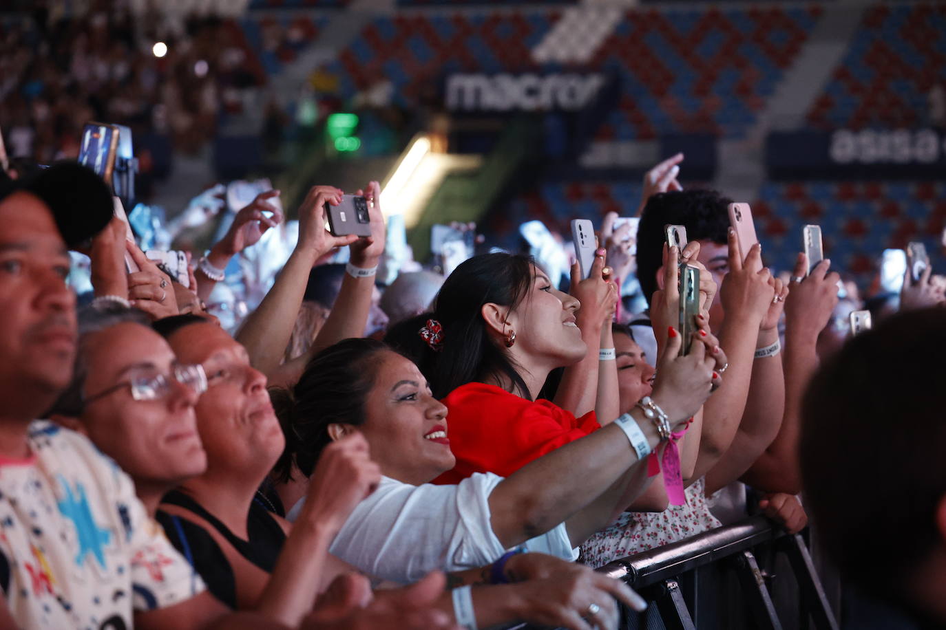 Juan Luis Guerra pone a Valencia a bailar bachata