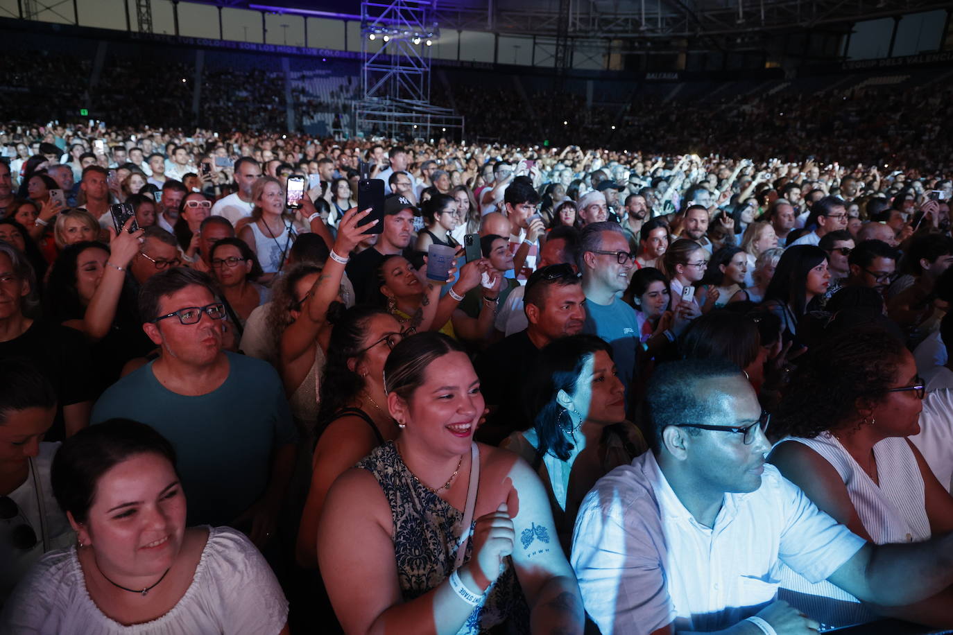 Juan Luis Guerra pone a Valencia a bailar bachata