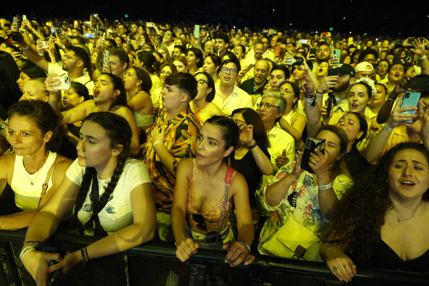 Juan Luis Guerra pone a Valencia a bailar bachata