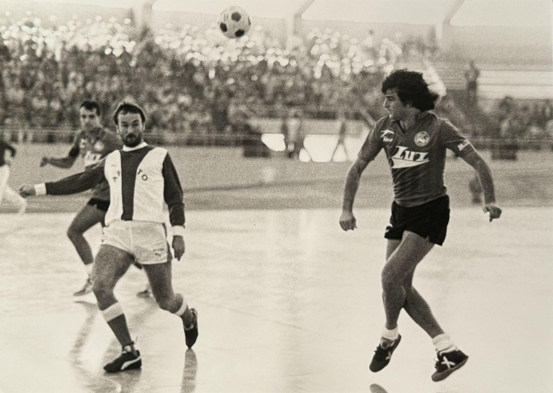 Kempes jugando a fútbol sala en el Autocares Luz distrito 10.