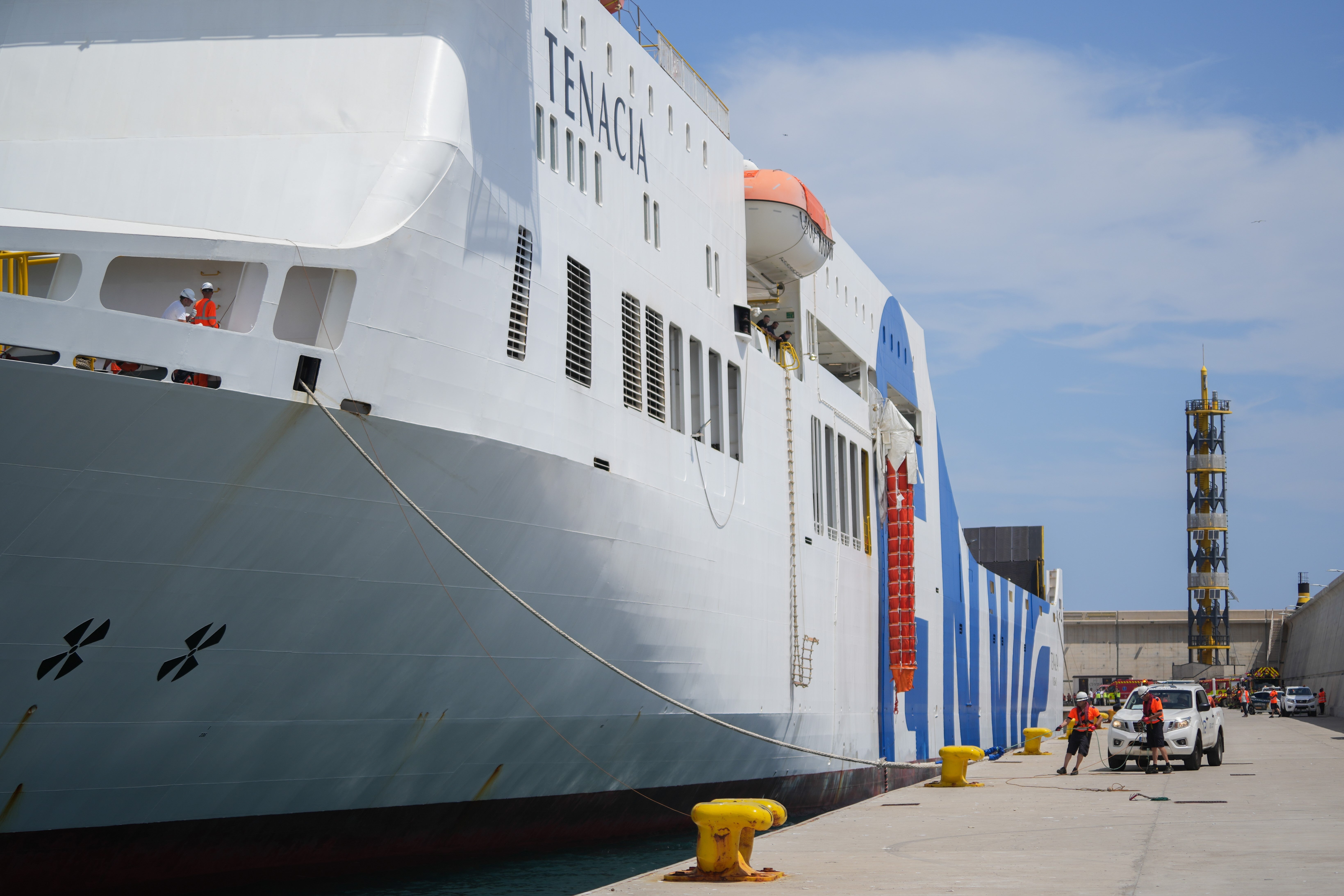 El ferry 'Tenacia', después de atracar en Valencia tras sufrir el incendio.