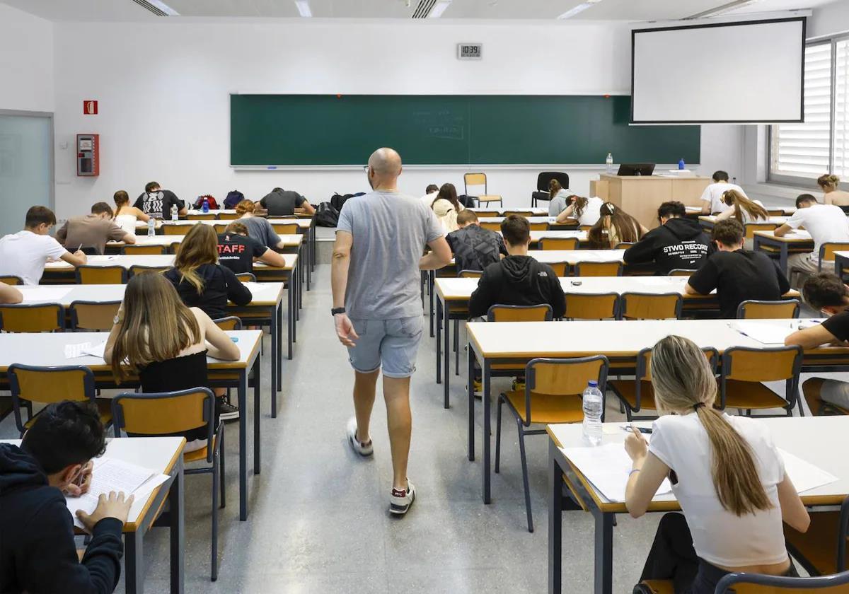 Estudiantes durante un examen de Selectividad, imagen de archivo.