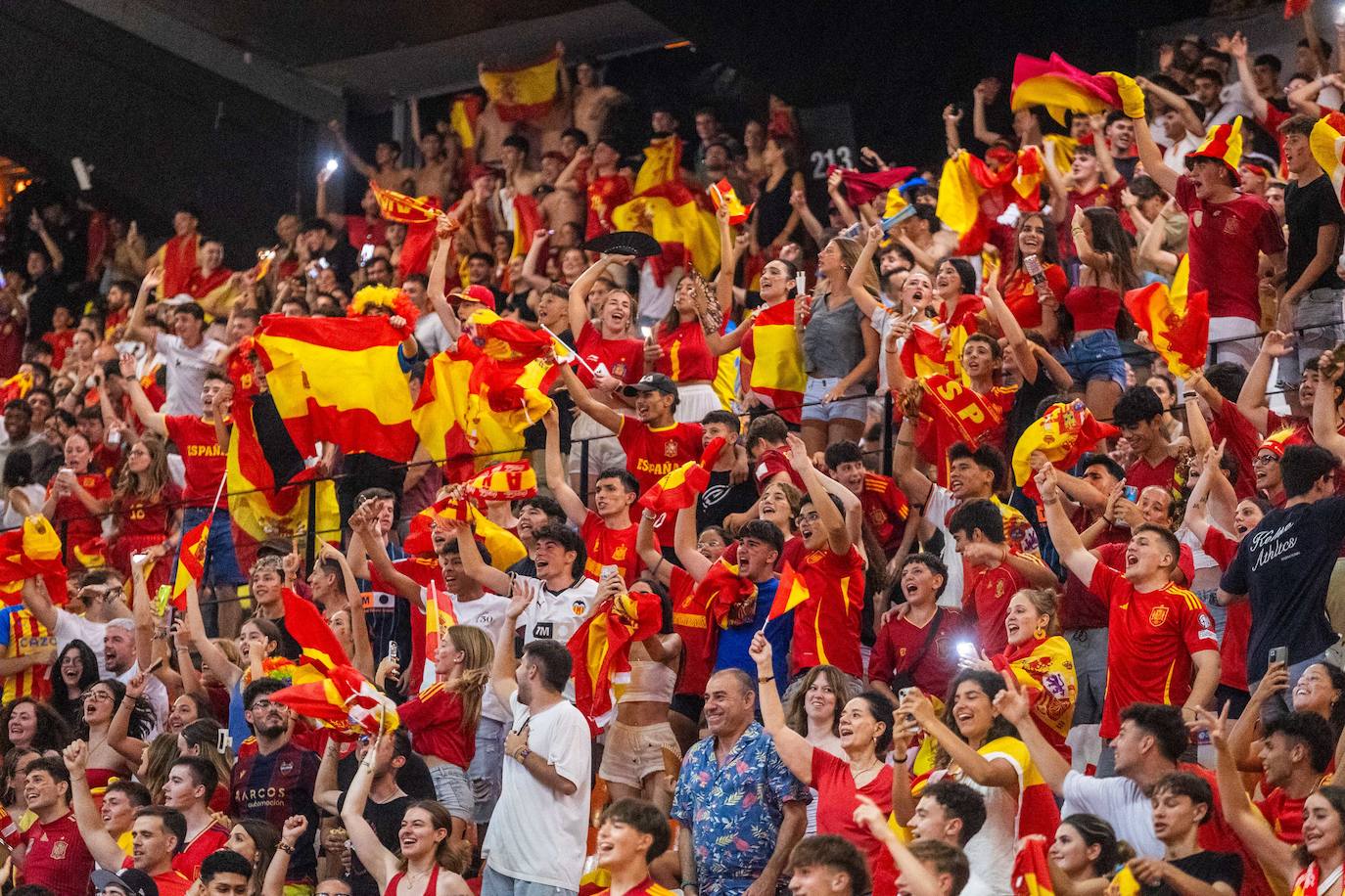 La Fonteta vibra con la final de España en la Eurocopa