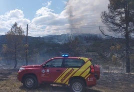 Bomberos del Consorcio Provincial de Castelón, en las labores de extinción del incendio de Morella.