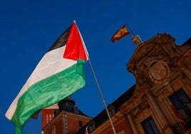 Bandera palestina frente al Ministerio de Asuntos Exteriores, imagen de archivo