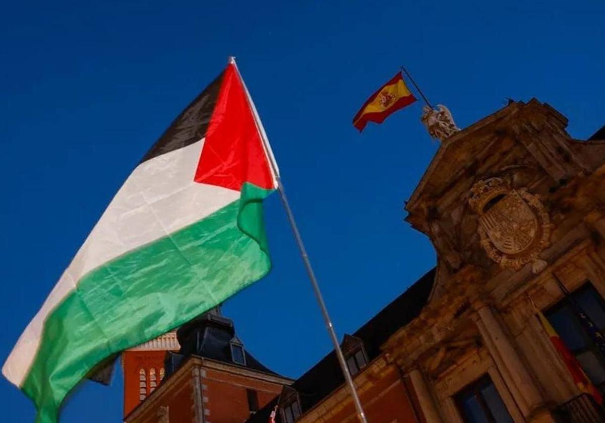 Bandera palestina frente al Ministerio de Asuntos Exteriores, imagen de archivo