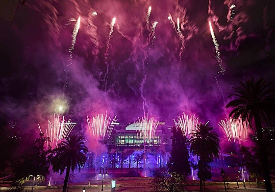 Espectáculo piromusical en el Palau de la Música.