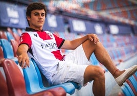 Carlos Álvarez en la presentación de la nueva segunda equipación del Levante.