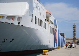 El ferry 'Tenacia', después de atracar en Valencia tras sufrir el incendio