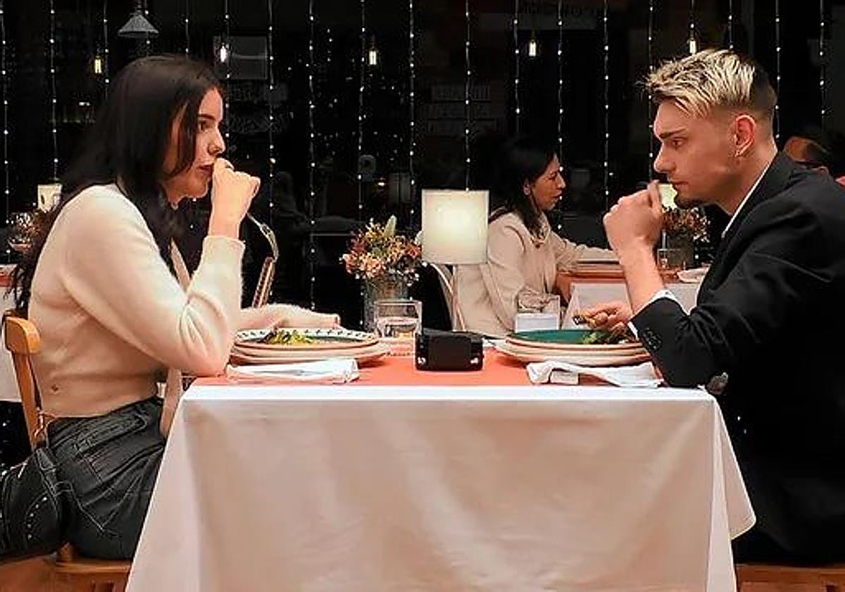 Enrico y Alejandra durante su cita en 'First Dates'.