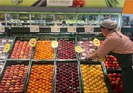 Frutería en un supermercado de la cooperativa.