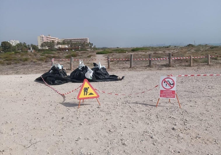 Zona de la costa afectada por el vertido, este jueves.