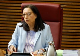 La presidenta de Les Corts, Llanos Massó, en el pleno de la semana pasada.