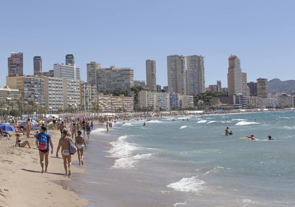 Así están hoy las playas de Valencia y Benidorm: tiempo y bandera 