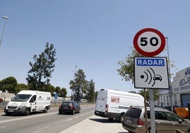 Un controlador de velocidad situado en un tramo de la A-3 a su paso por Valencia.