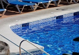 Una niña de un año muere ahogada en una piscina