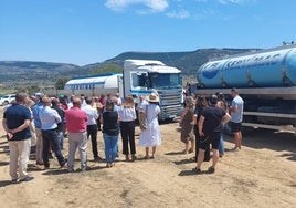 Los camiones cisterna que va a enviar Agricultura a las ganaderías.