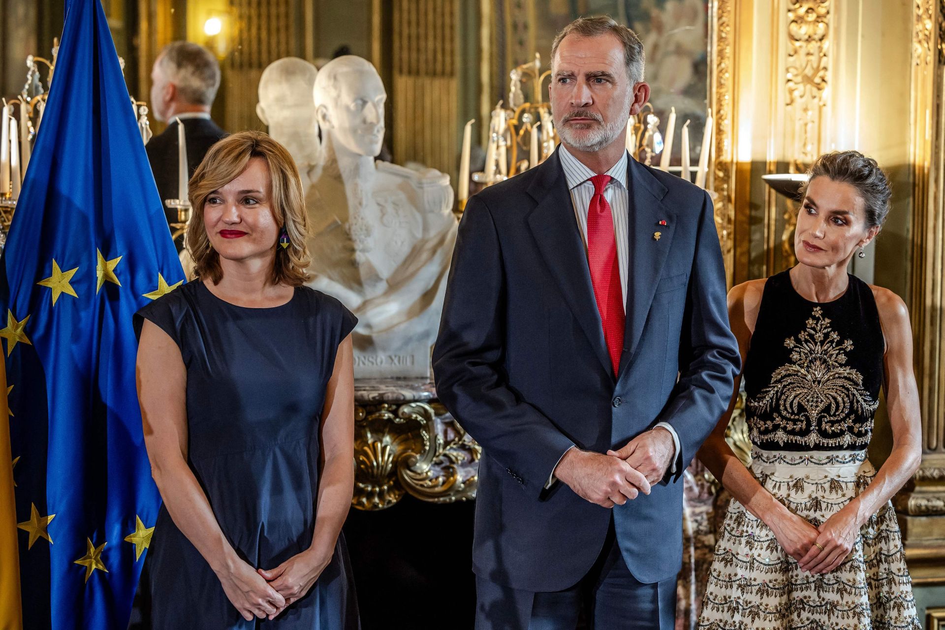 Letizia conquista París con un Dior de alta costura