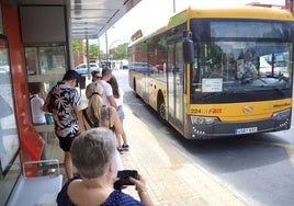 Uno de los autobuses de Metrobús que conecta el Hospital General con l'Horta Oest.