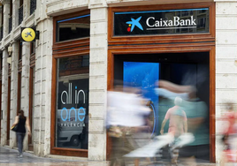 El aviso de Caixabank a los clientes que pagan con tarjeta