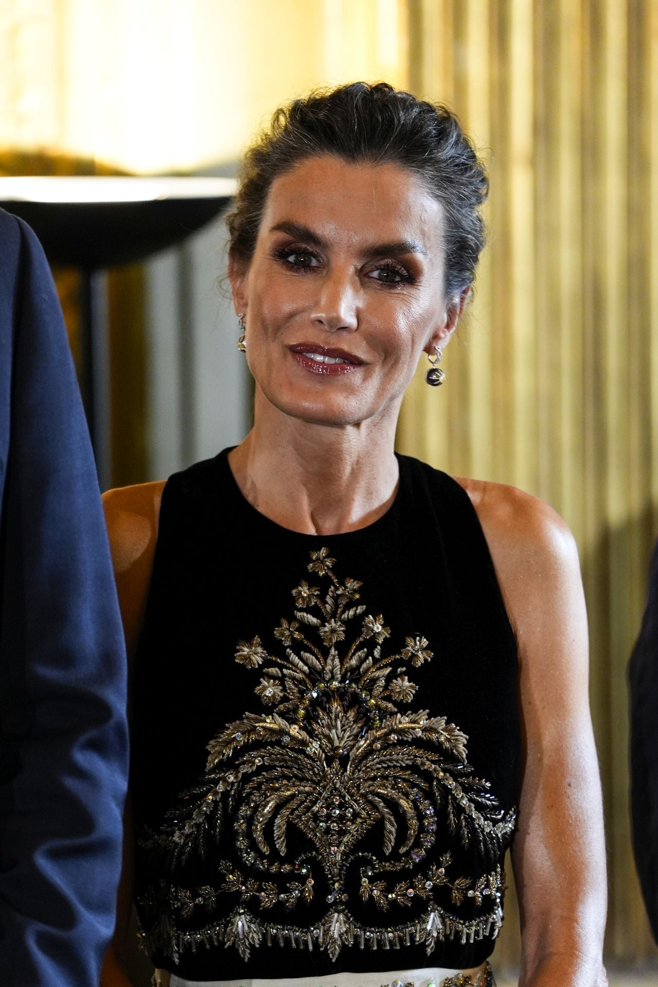 Letizia conquista París con un Dior de alta costura