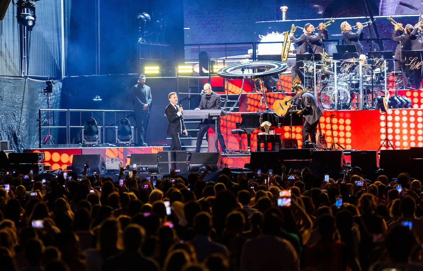 Luis Miguel se da un baño de masas en Valencia