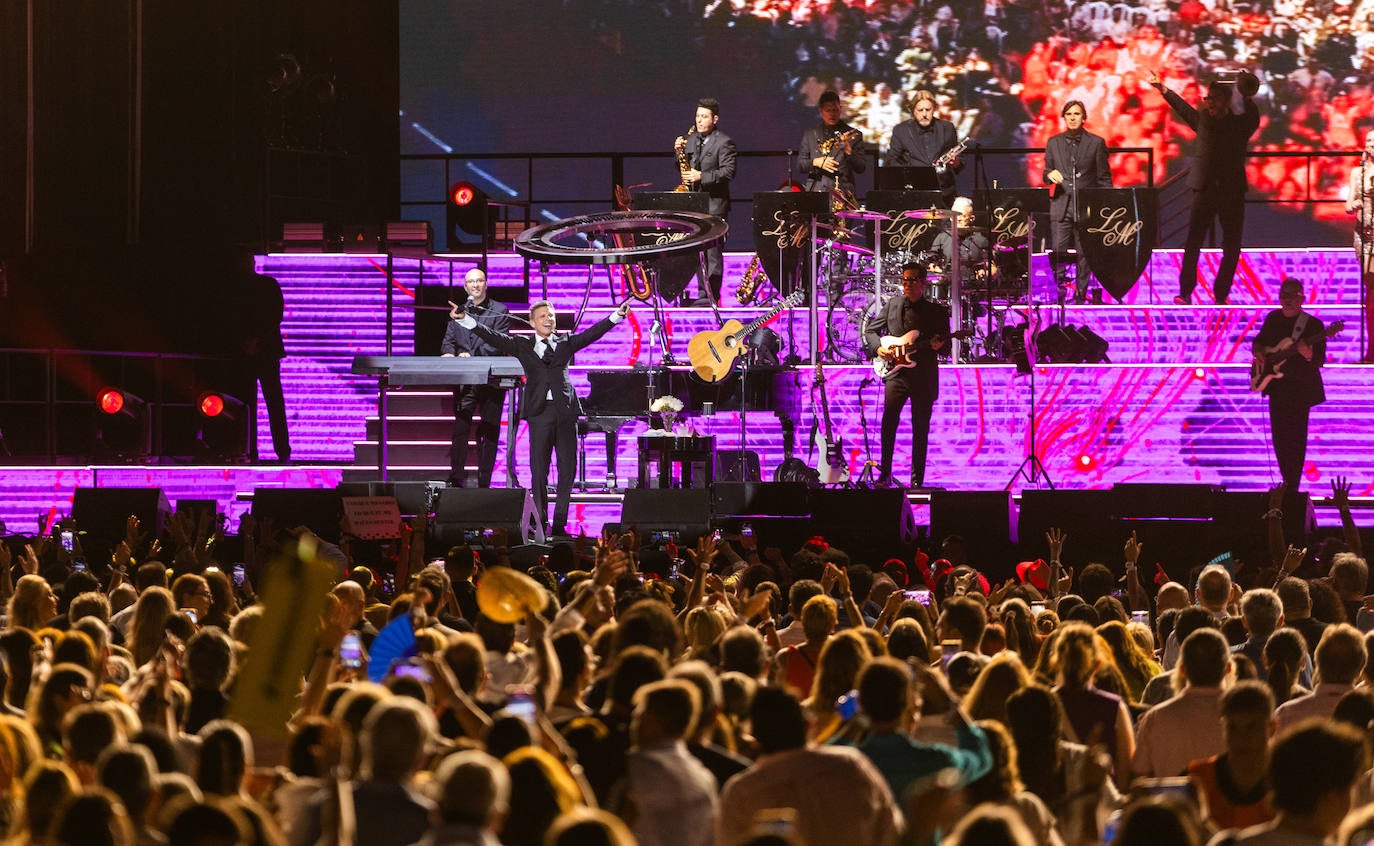 Luis Miguel se da un baño de masas en Valencia