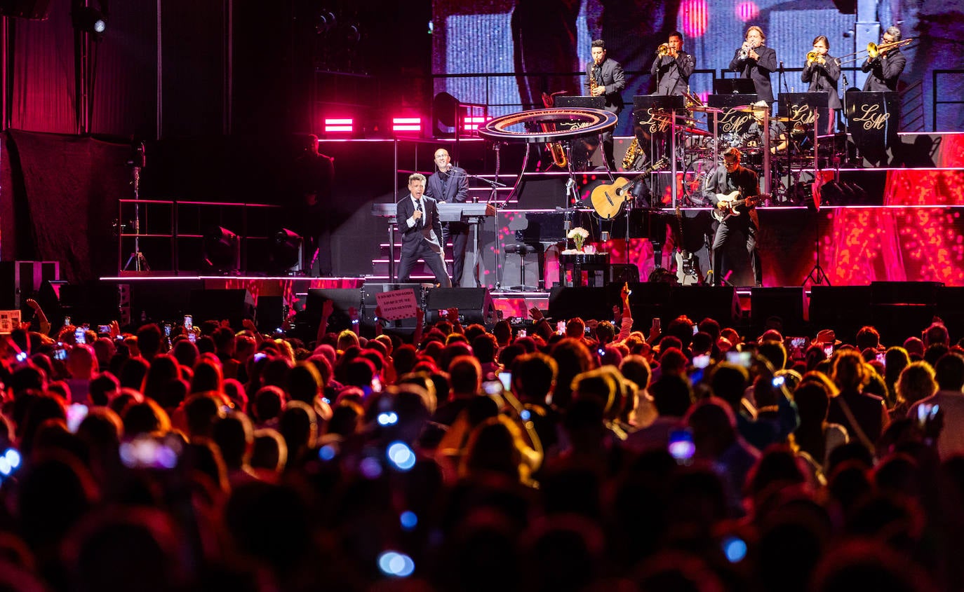 Luis Miguel se da un baño de masas en Valencia