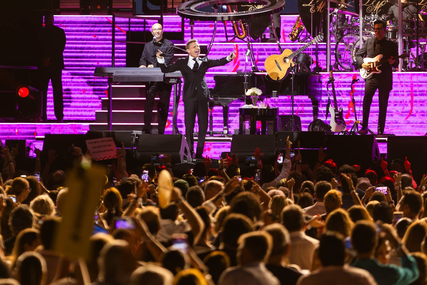 Luis Miguel se da un baño de masas en Valencia