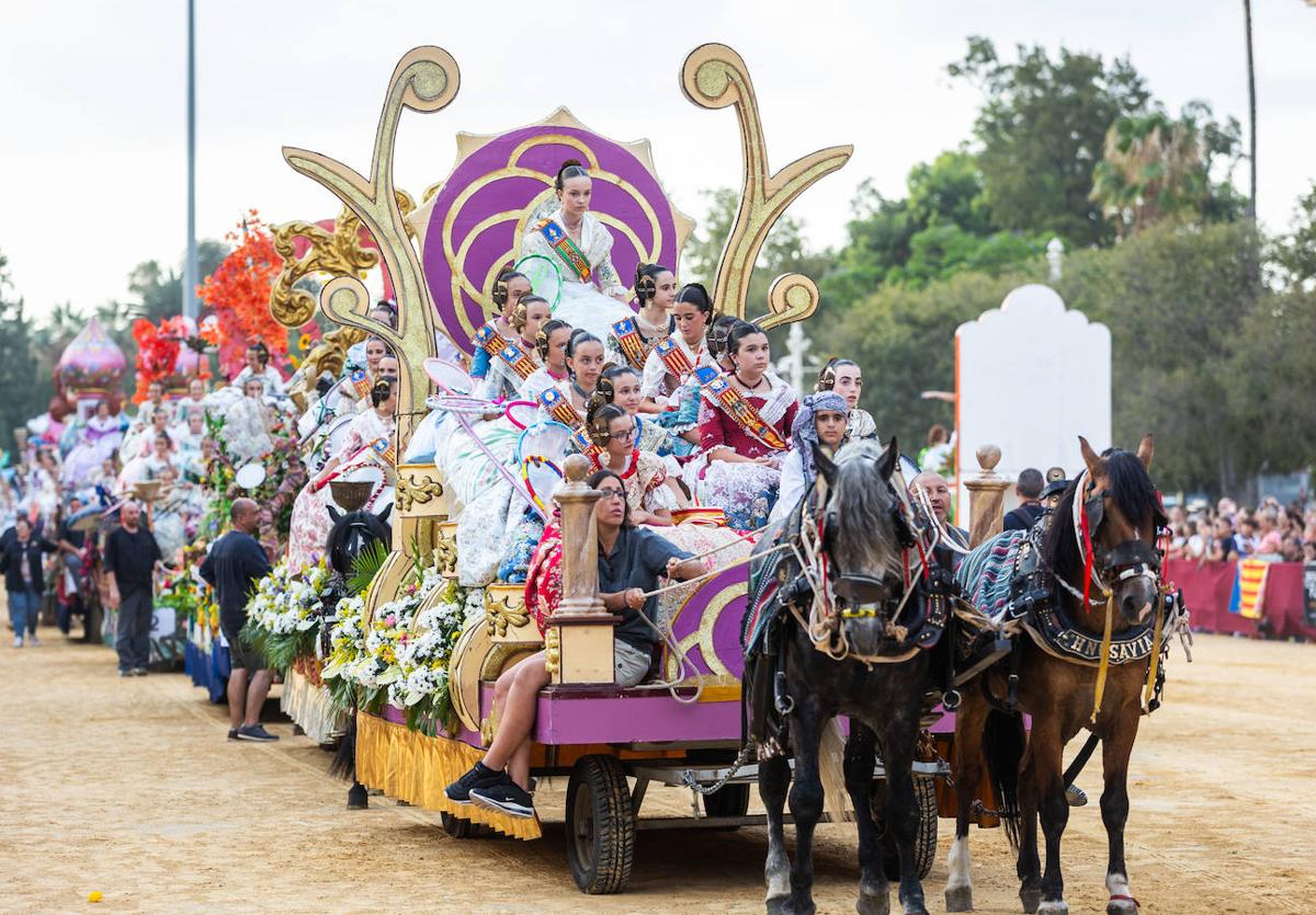 DIRECTO | La Batalla de Flores pone el broche de oro a la Feria de Julio de Valencia