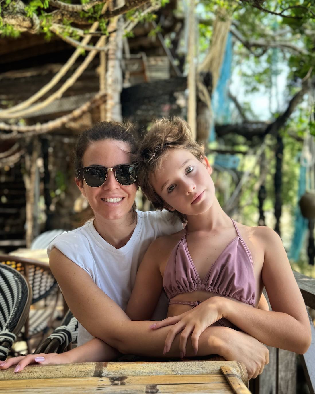 Ana García-Rivera y su hija, Jimena Martínez-Colomer, en Koh Phangan, una isla de Tailandia.